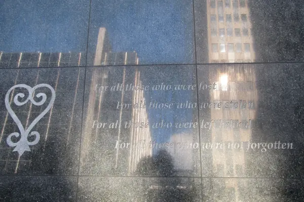 An inscription honoring the dead