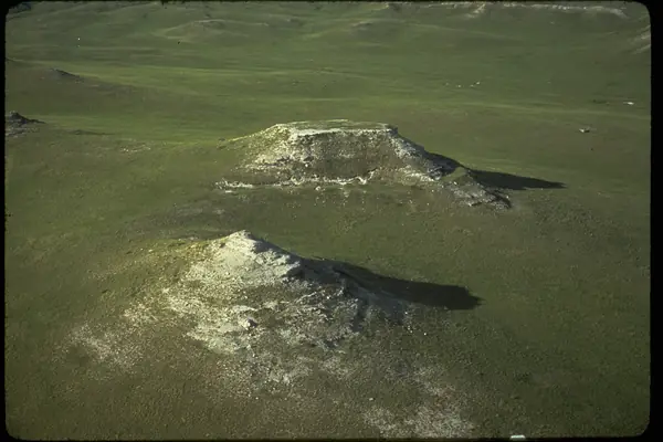 Buttes above the prairie