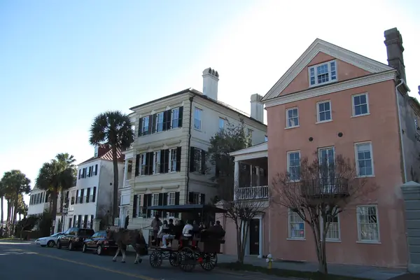 The pastel houses of Rainbow Row