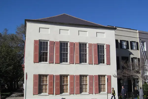 A classic Charleston single house
