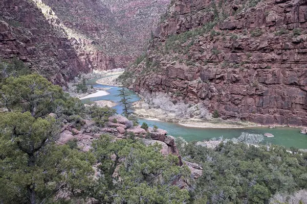 The Green River winds through