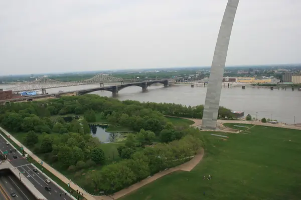 The Arch above the Mississippi