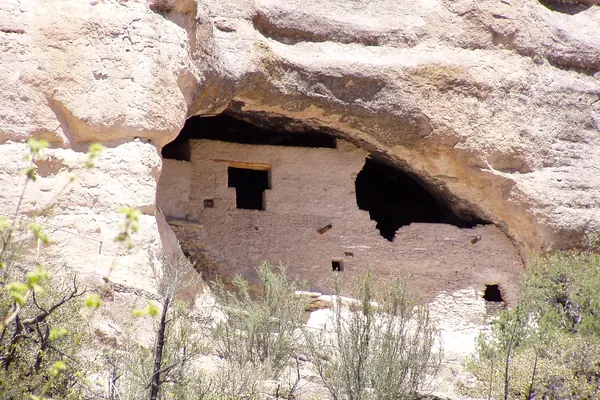 Mogollon rooms in the cave