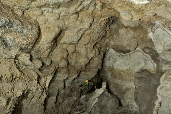 Boxwork and popcorn formations