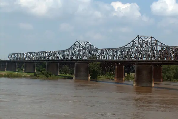 The Memphis & Arkansas Bridge