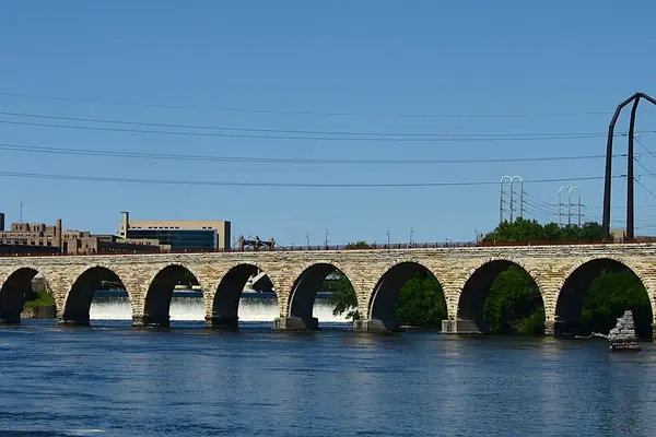The Stone Arch Bridge and the Mississippi