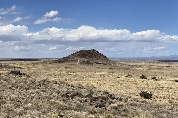 The trail toward the volcanoes