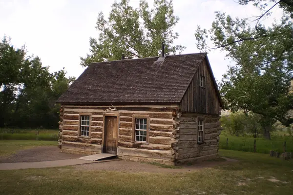 Roosevelt's Maltese Cross Cabin