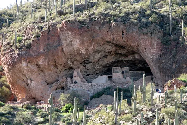 The dwelling above Roosevelt Lake